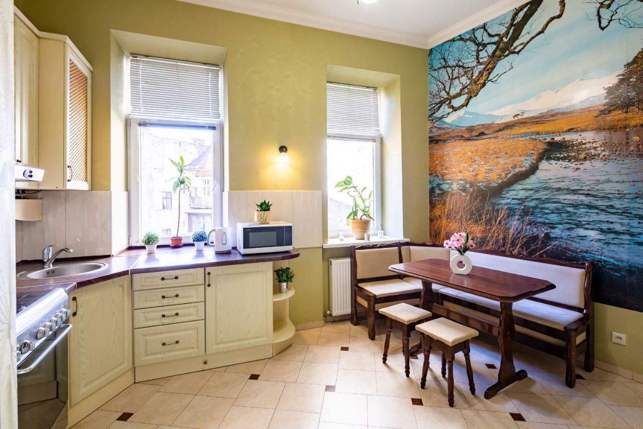 Alfa Apartments Kniazia Romana 11 Lviv Buitenkant foto